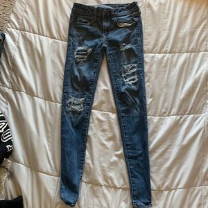 AE women’s ripped skinny jeans